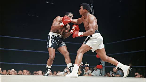 ali-liston-ii-cassius-phantom-punch.jpg